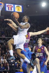 Zoco Europeo: Bo McCalebb, oficial por el Fenerbahce; el deseado Schilb renueva con Chalon; Marcelus Kemp, al Montepaschi Siena; Craig Brackins, al Biella y suena el tunecino Mejri para Lagun Aro GBC