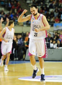 Cajasol se asegura los servicios de Luka Bogdanovic por una temporada más