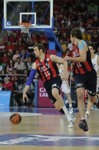 Caja Laboral vence al Real Madrid en la tarde del record, en un thriller cuyo destino estuvo en la mano de Llull (67-66)