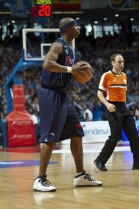 Tariq Kirksay renueva con Asefa Estudiantes