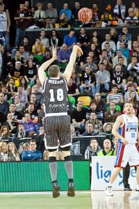 La salida por la puerta de atrás de Moerman abre camino a la llegada de Gabriel a Bilbao