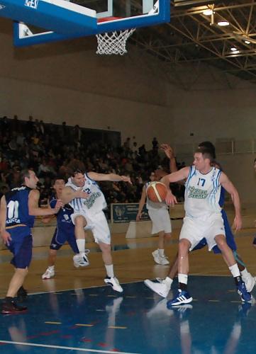 Cristian Oliva renueva en el Prat