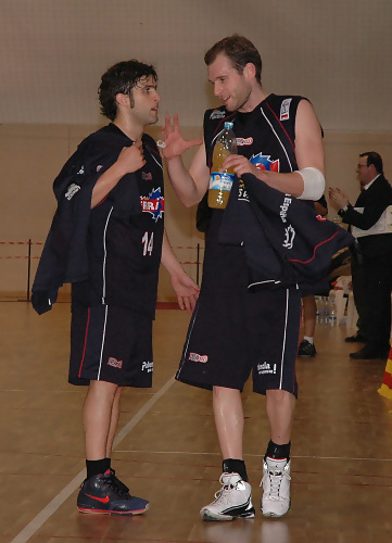 Kim Adams y Sergio Alonso, renovados