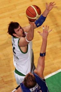 Lega (Final): La Montepaschi de Lavrinovic impone su tiranía y toma clara ventaja (2-0); Banca Tercas Teramo paga 600.000 euros y se queda en la Serie A