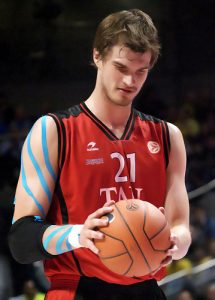 Querejeta resignado por la próxima marcha de Splitter a la NBA y Muoneke, a Kuwait