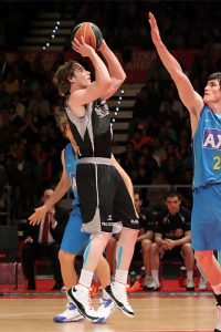 Huertas demuestra el porqué de su nominación en la fiesta del Bilbao Basket