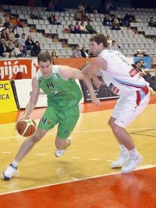 Dominick Martín renueva en Plasencia-Extremadura