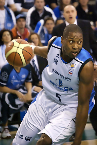 El Bruesa luchará por el ascenso a pesar de que el Breo se le atragantó (83-72)