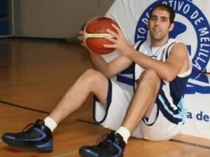 Juanma Ruiz, tercera renovación en Melilla