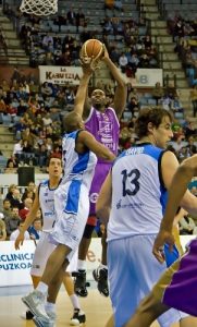 Shay Miller renueva con el Aguas de Valencia Gandia