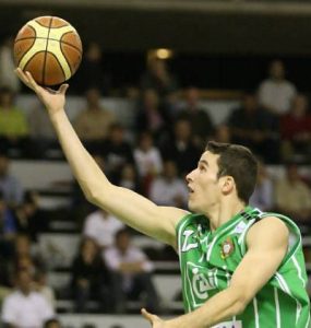 Andreu Matalí, una pieza codiciada, renueva por el Peñas