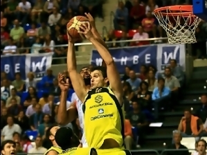 El pívot José Coego seguirá vistiendo un año más de aurinegro