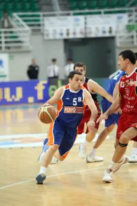 Víctor de la Fuente renueva en Ferroplast Básquet Coruña