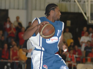 Cáceres corta a Mike English y Dan Cage podría ser el siguiente