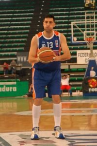 Charlie Uzal también renueva en Coruña