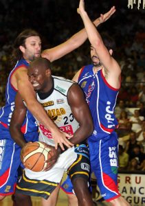 Robert Battle refuerza el juego interior del CB Valladolid (+ Vídeo)