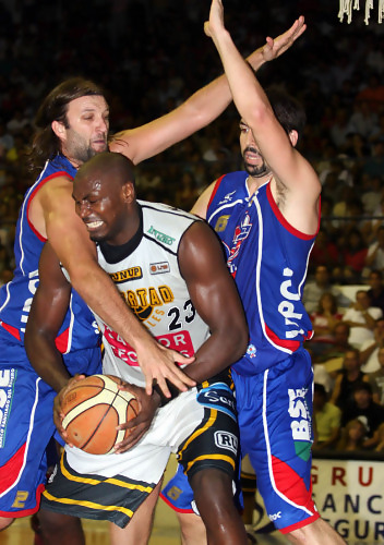 Robert Battle refuerza el juego interior del CB Valladolid (+ Vídeo)