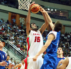 La NBA prohibe a sus equipos fichar al iraní Hamed Ehadadi