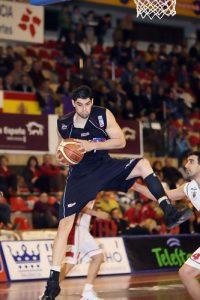 Tenerife Baloncesto incorpora a su plantilla al pívot Javi Pérez