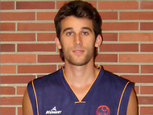 Albano Fernández, capitán del Oviedo, 5ª renovación