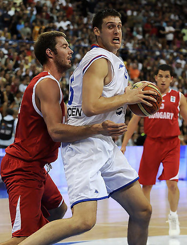 Los Warriors cortan a Kosta Perovic dejándole vía libre a Pamesa para ficharlo