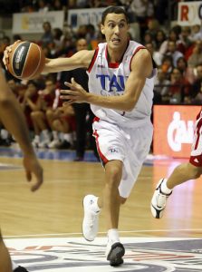 El TAU, Supercampeón tras un final muy ajustado (85-86)