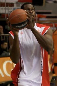 CB Murcia y Lagun Aro GBC pugnan por Prestes; ¿es Barnes la alternativa de Laso?