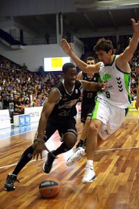 Quincy Lewis se postula como candidato a sustituir temporalmente a Warren