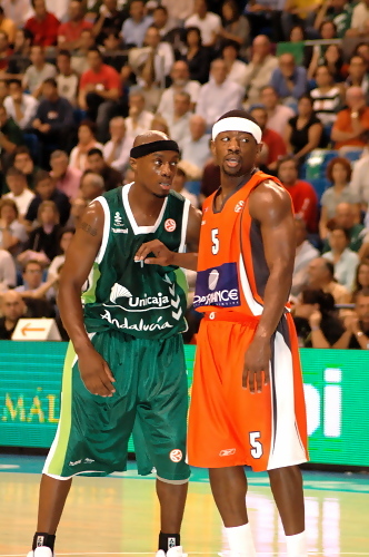 Los 5 meses de baja de Joseph Gomis obligan a Unicaja a buscar un nuevo base