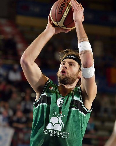 Armani Jeans Milán y Climamio Bolonia ajustan sus plantillas