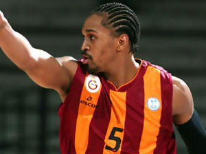 Robert Hite jugará en el Tau un mes