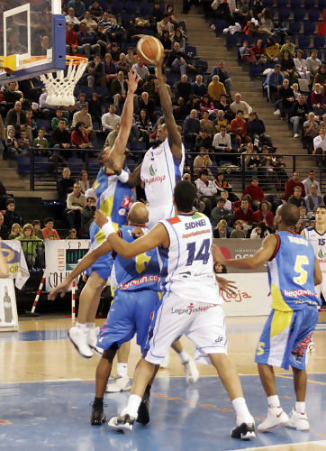 CB Clavijo CajaRioja rescinde su contrato con Jean François