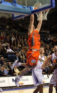 Albert Miralles será el ‘cinco’ de Lagun Aro GBC