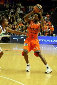 Mercado italiano: Douglas, a Roma y Bulleri, a Treviso