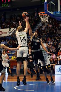 Victoria verdinegra con Amanda Castell en el recuerdo