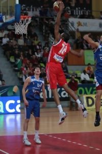 Adrian Joseph cambia Vigo por Santiago