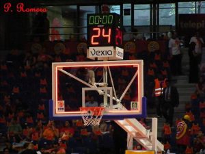 Va de récords: Bruesa Gipuzkoa Basket, Tenerife Rural, Fede Van Lacke (200 partidos), Sánchez Bernat (41 puntos) y Ryan McLemore (8 tapones)