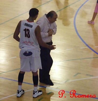 Gerald Robinson cambia Santander por Oviedo y Alex Gómez podría ser el sustituto