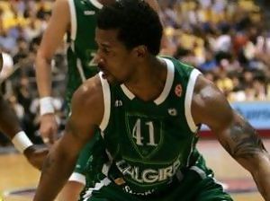 DeJuan Collins por Tyus Edney en el Cajasol