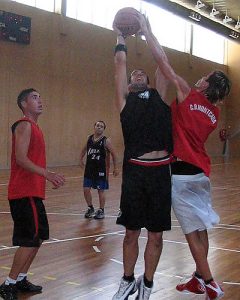 Victoria contundente del baloncesto en el 5º Aniversario de Solobasket