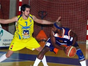 Según los locales, escándalo arbitral en el duelo de líderes AD Molina  CB Tíjola