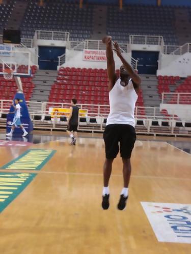 Cantabria Lobos ficha al primo de Joseph Gomis