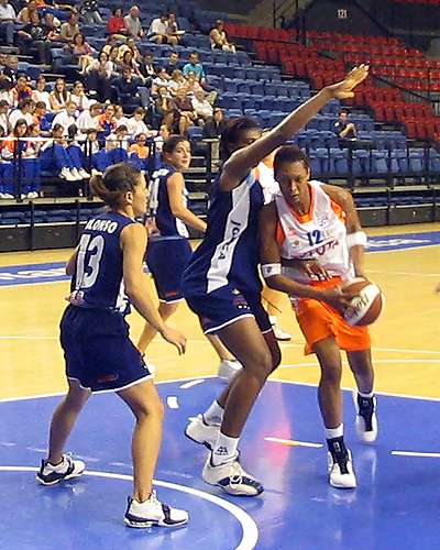 El Ros Casares se refuerza con la pívot Agathe Nnjindem