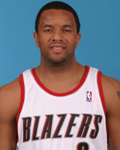 Damon Stoudamire ficha por Memphis Grizzlies para las próximas 4 temporadas