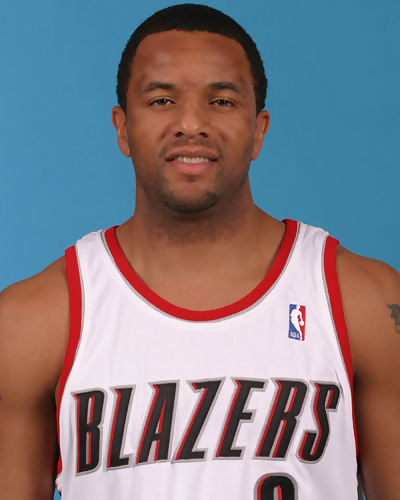 Damon Stoudamire ficha por Memphis Grizzlies para las próximas 4 temporadas