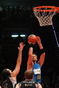 Los Rockets <i>compran</i> a David Andersen