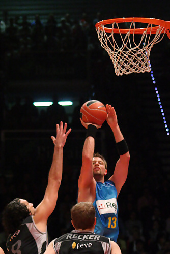 Los Rockets <i>compran</i> a David Andersen