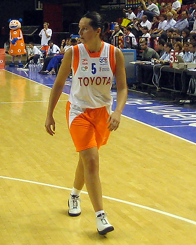 UB Barça y Perfumerías Avenida siguen invictos al frente de la tabla