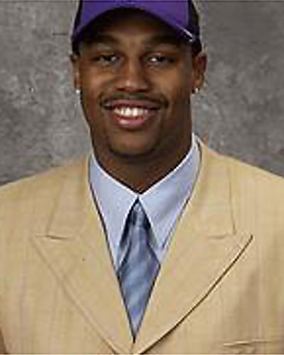 Corsley Edwards regresa a Granada para un mes