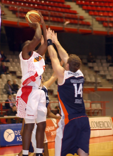 Mercado LEB Plata: Robert Hines se suma al juego interior de Tíjola y Kiko Mas cierra plantilla en Alaior